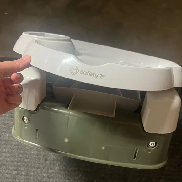 Safety 1st Green and White Booster Seat high chair camping high chair - Picture 1 of 3